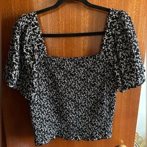 Black & white floral short sleeve blouse